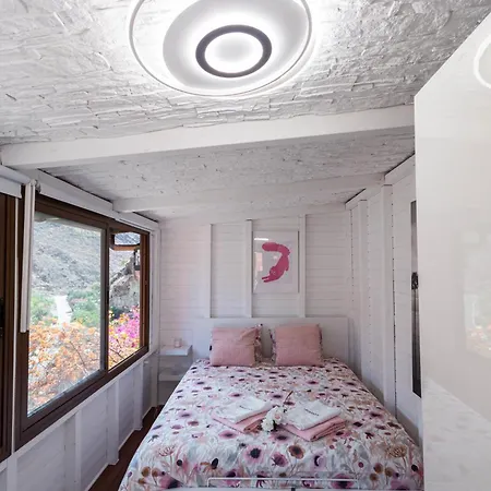 Friends'bed-room In Quiet Montain - Swimming Pool, Jacuzzi, Tv Outdoor - La Lezardiere 民宿 *
